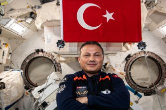 Astronot Alper Gezeravcı “Propolis” Deneyine Başladı